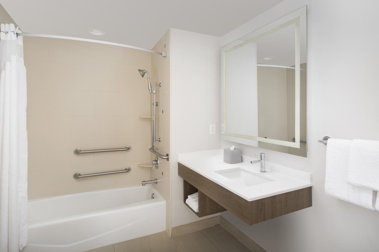 King Room Mobility Access or Hearing Accessible,1276339810:JPEG